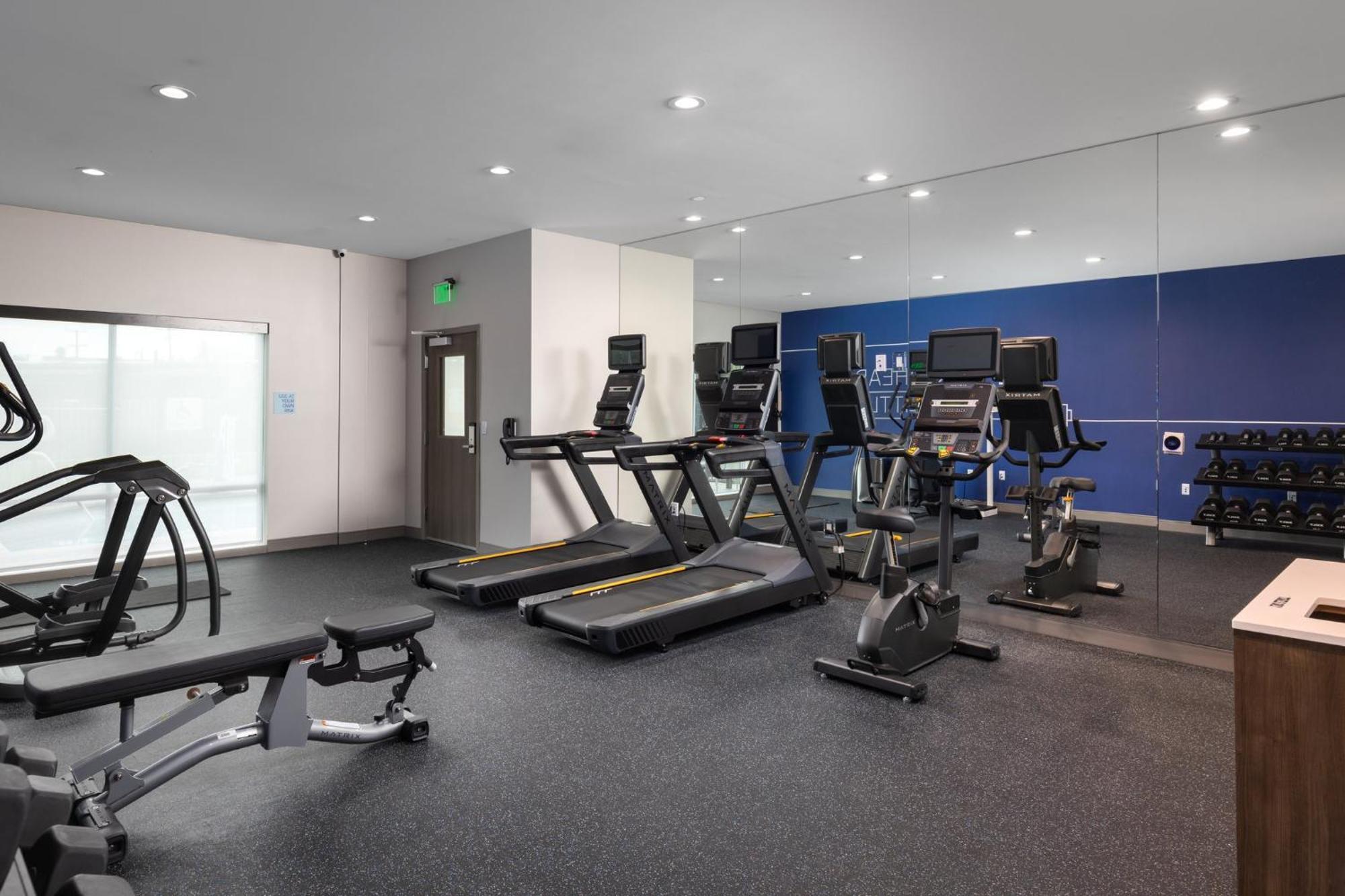 Holiday Inn Express & Suites - Hawaiian Gardens By Ihg Exterior foto